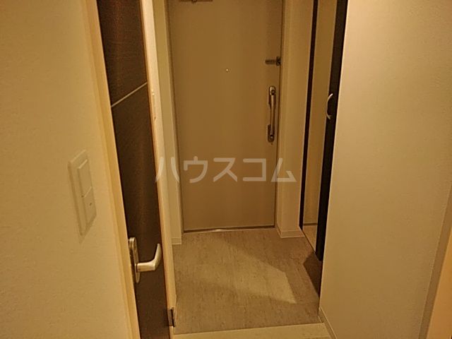 【名古屋市北区城見通のマンションの玄関】