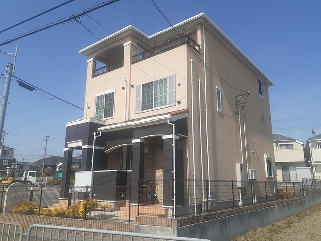 加古川市西神吉町岸のアパートの建物外観