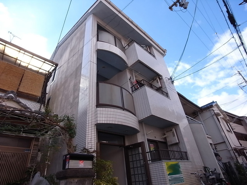 坂本マンションの建物外観