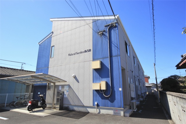 【松山市南吉田町のアパートの建物外観】