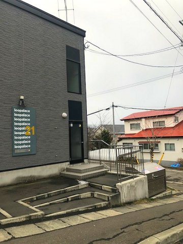 【レオパレス柾里の建物外観】