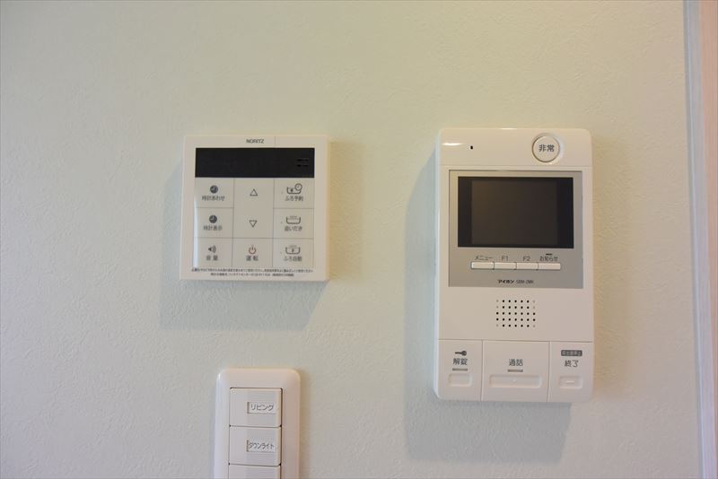 セキュリティ　テレビモニター付きインターホン