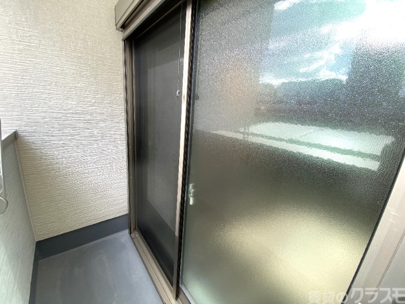 バルコニー　日当たりのいいバルコニー
