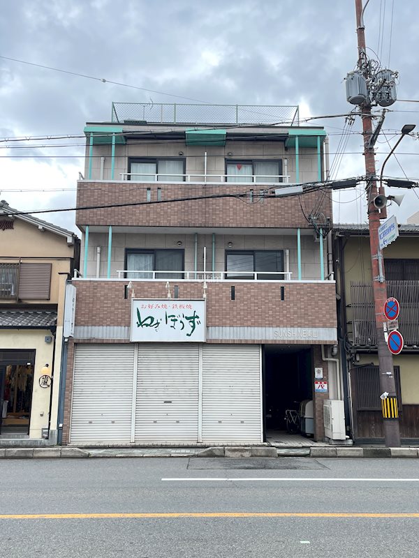 サンシャイン東山の建物外観