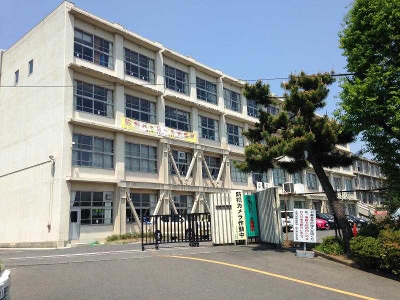 【チュリス石山の小学校】