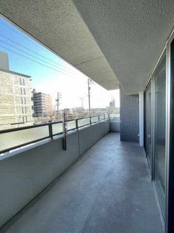 【名古屋市北区志賀南通のマンションのバルコニー】