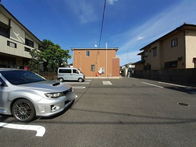 【熊谷市原島のアパートの駐車場】