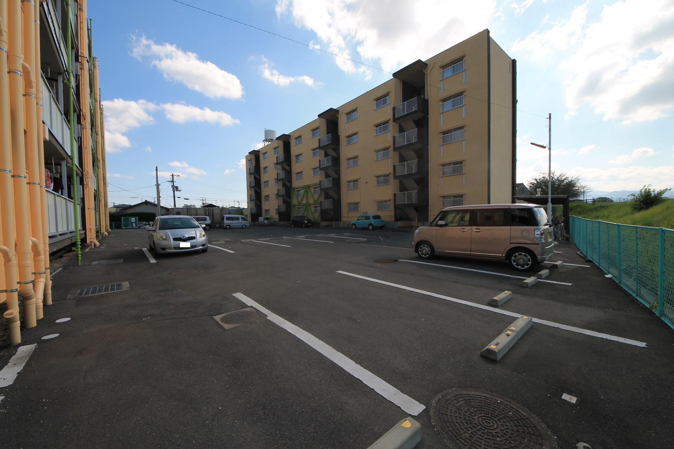 【こぐま団地の駐車場】