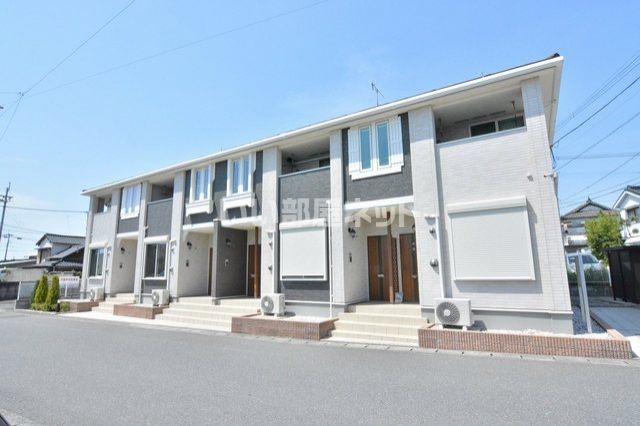 八代市迎町のアパートの建物外観