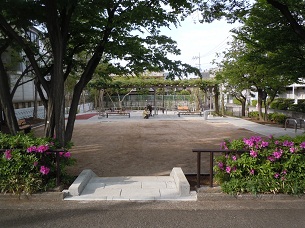 【武蔵野市吉祥寺東町のアパートの公園】