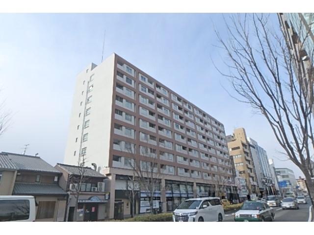 京都市右京区西院三蔵町のマンションの建物外観