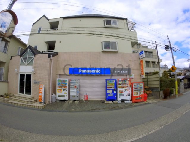 川西市山下町のマンションの建物外観