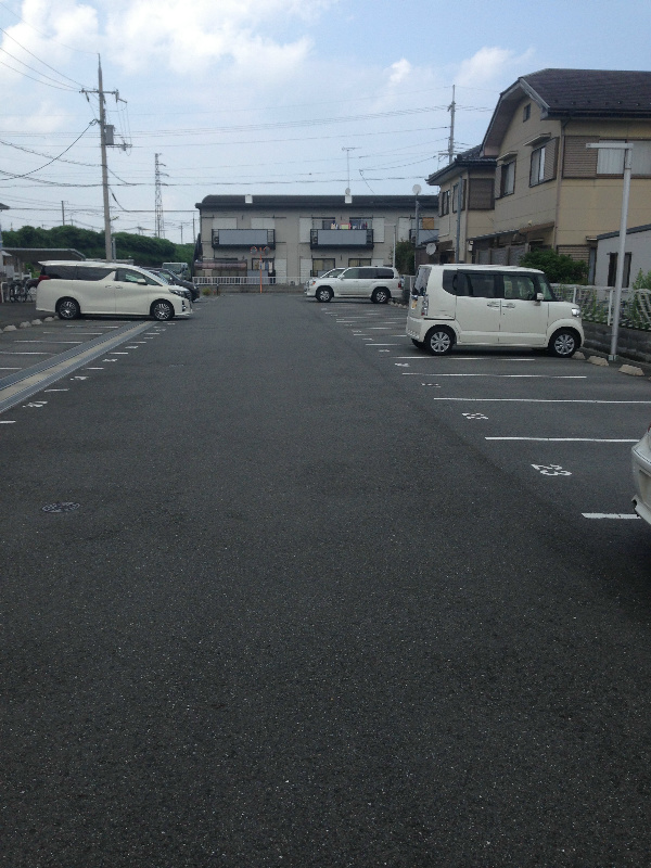 【アドウェル参番館の駐車場】