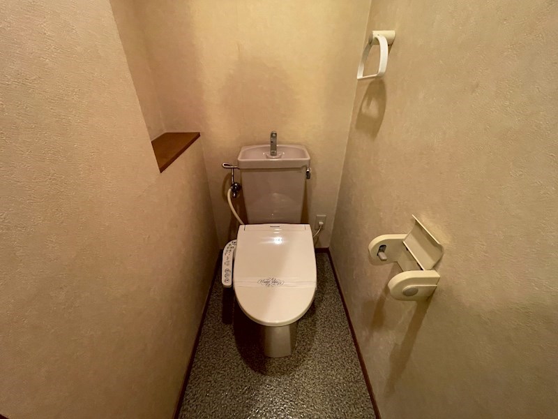 トイレ　温水洗浄便座も付いて清潔なトイレ