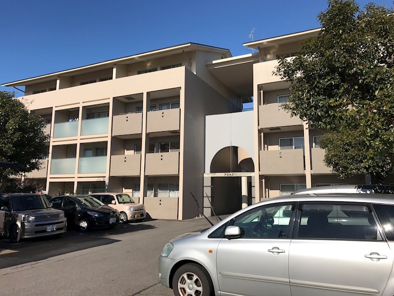 建物外観　３DKの広い間取り。重量感あるマンションです。