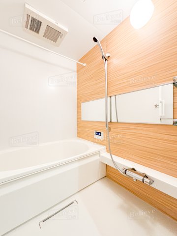 バス・シャワールーム　追い焚き・浴室乾燥機付きのお風呂です♪