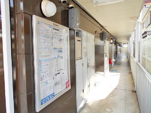 玄関　備品や設備仕様は号室等により異なります。現地をご確認ください