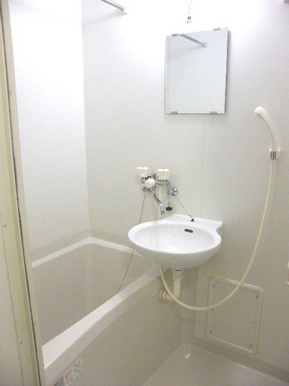 洗面設備　※別号室の写真です