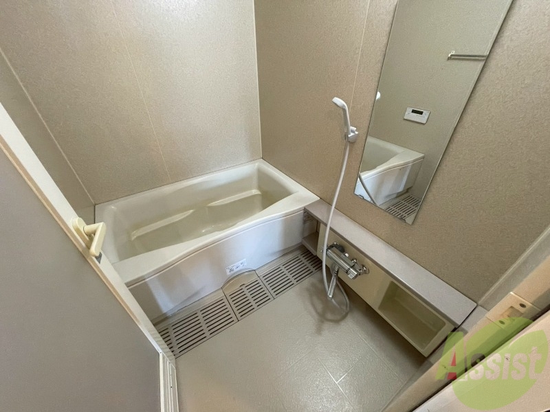 バス・シャワールーム　お風呂になります。一日の疲れを癒してくださいね。