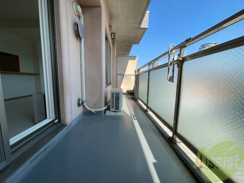 バルコニー　バルコニーは幅があり、広い印象を受けました。