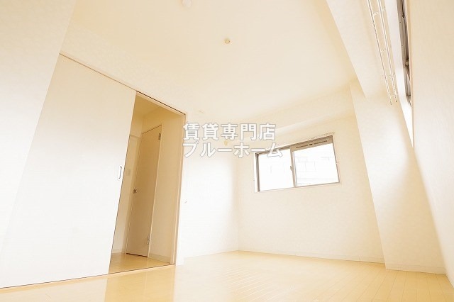 その他　8帖の明るい洋室！