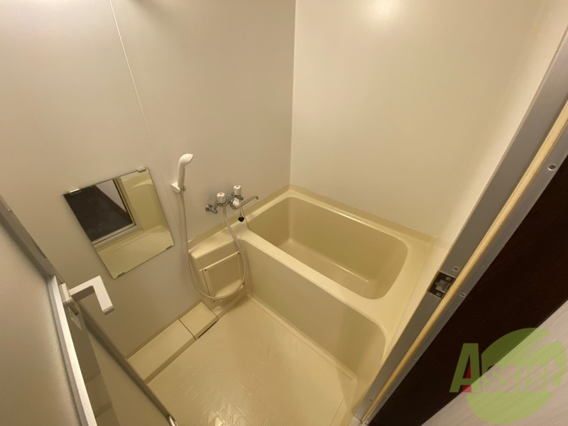 バス・シャワールーム　お風呂になります。一日の疲れを癒してくださいね。