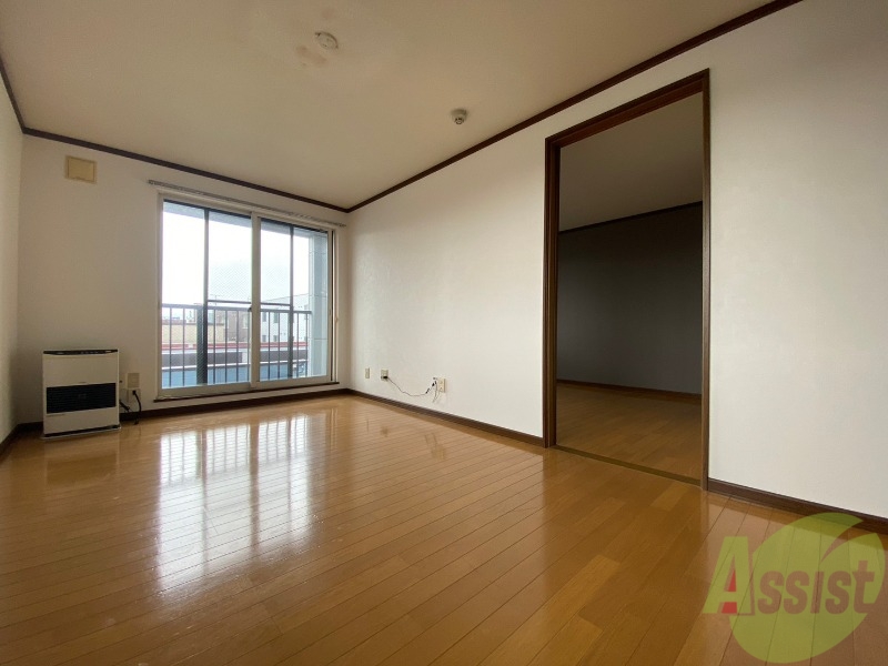 居室・リビング　広くてきれいなリビングです！快適に過ごせそうですね。