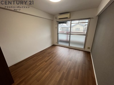 居室・リビング　独立キッチンなので広々と使用できる洋室