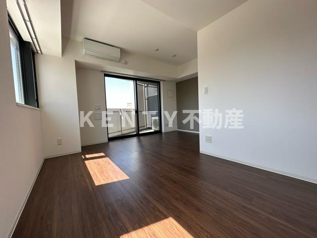 居室・リビング　こちらの居間で趣味の時間をお楽しみください