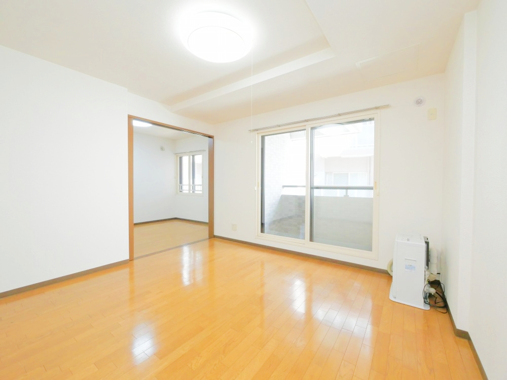 居室・リビング　明るい雰囲気で、気持ちの良いリビングです♪