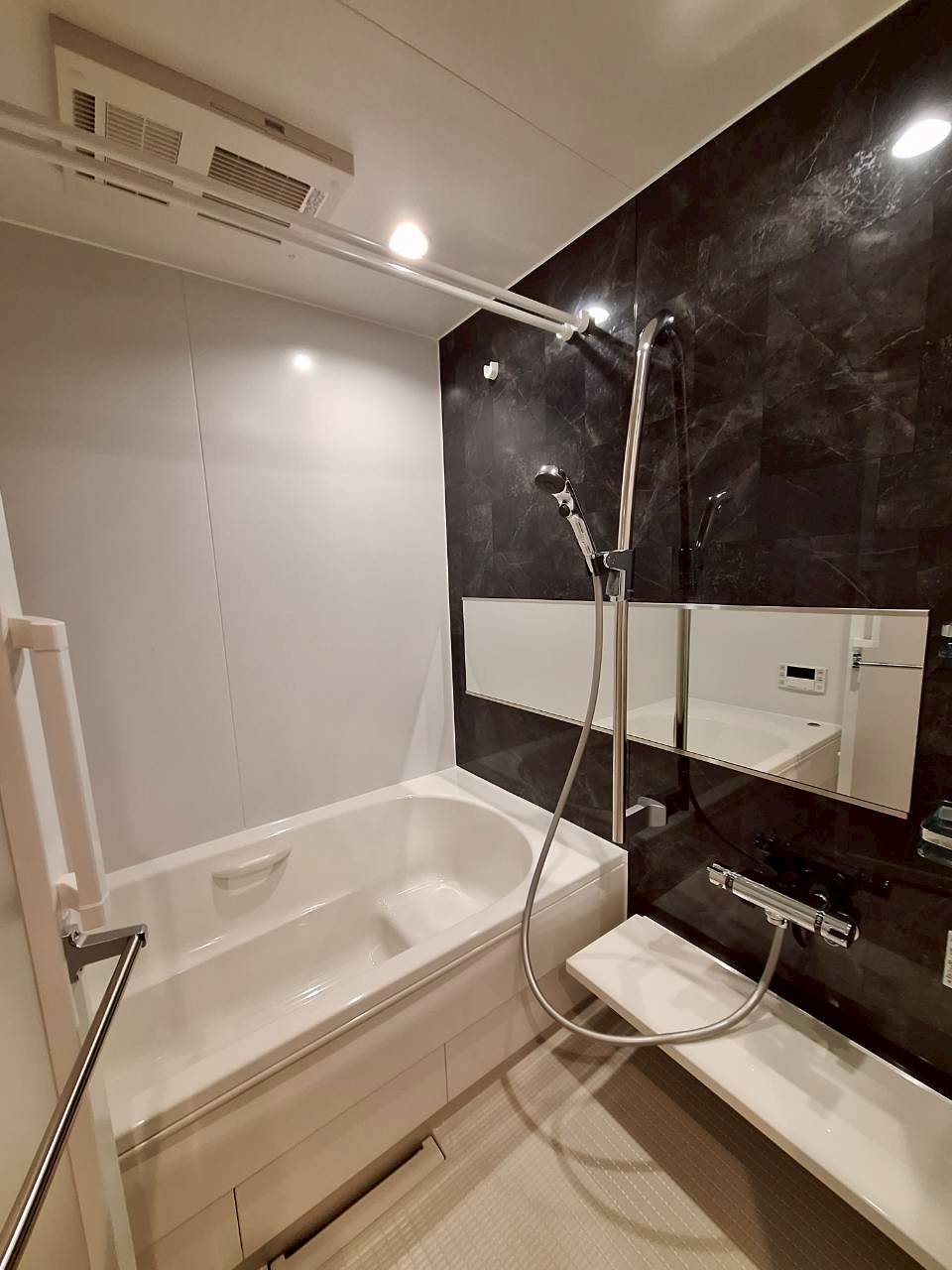 バス・シャワールーム　★追炊き・浴室乾燥機付きのお風呂★