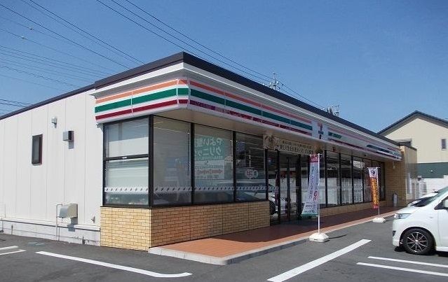 コンビニ　セブンイレブン（コンビニ）まで300m