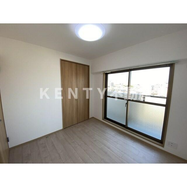 その他部屋・スペース　開放的な寝室です