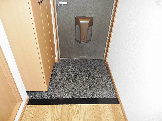 玄関　玄関収納がございます。
