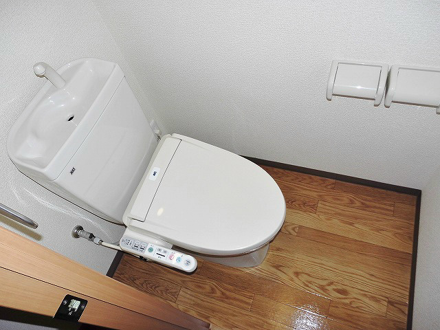 トイレ　コンパクトならが、ウォシュレット機能のあるトイレ