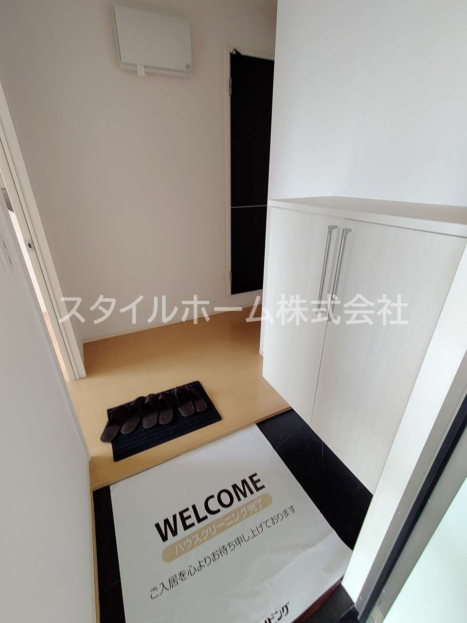 玄関　別部屋写真です。