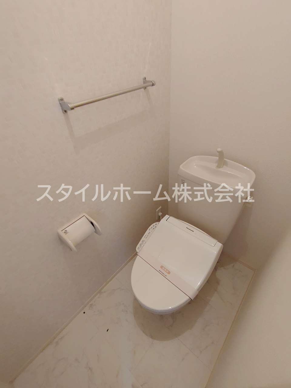 トイレ　別部屋写真です。