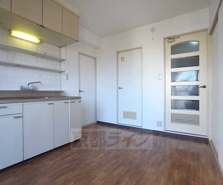 居室・リビング　採光のあるリビング