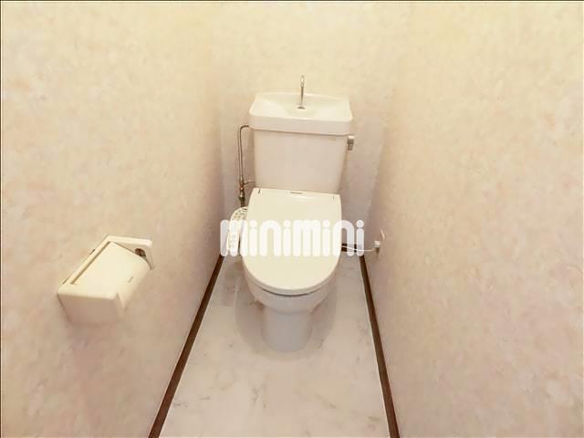 トイレ　温水洗浄機能付きのトイレです。