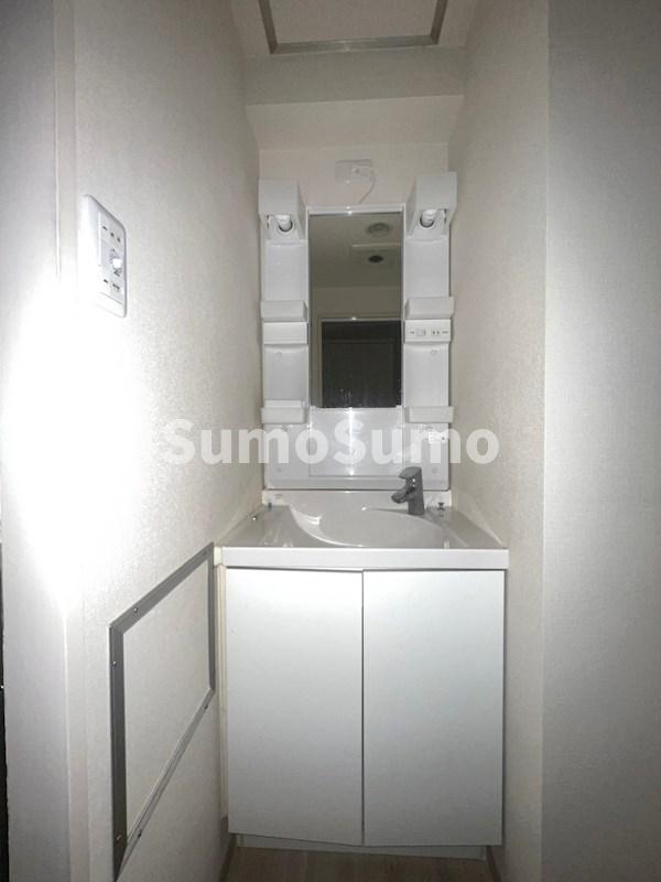 洗面設備　独立洗面台あり、毎朝おしゃれに忙しい女性の方におすすめです