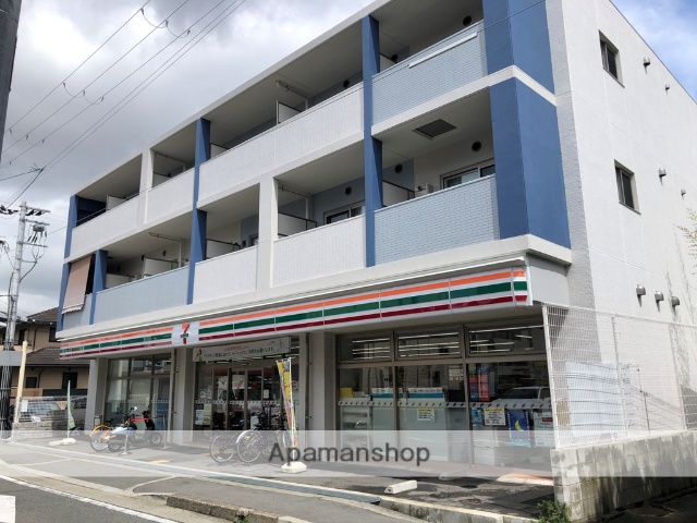 コンビニ　セブンイレブン（コンビニ）まで585m