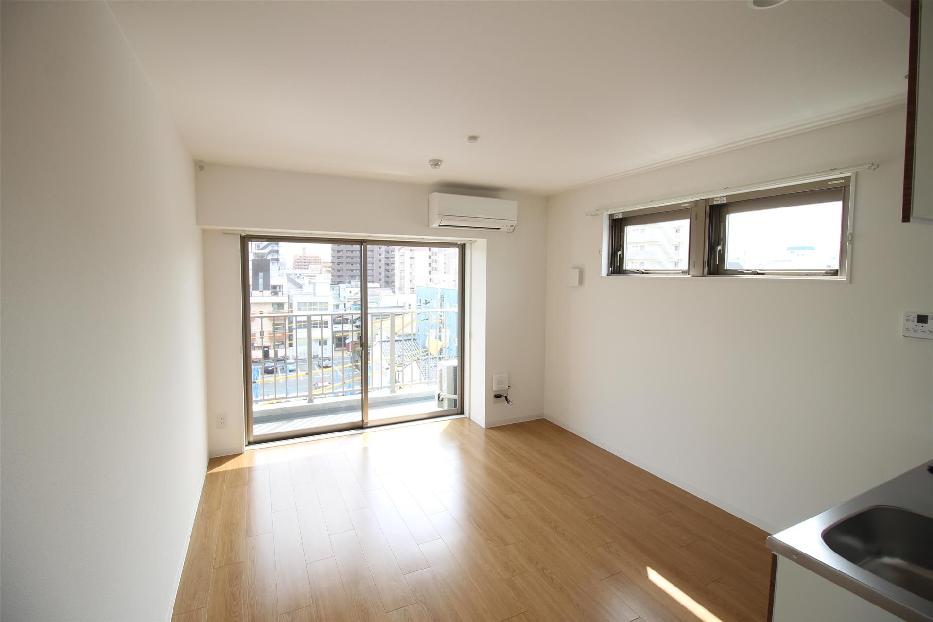 居室・リビング　写真は同間取の反転タイプです