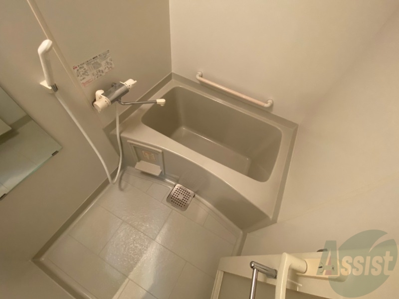 バス・シャワールーム　バスルームはこちらです。広々としてゆったり休めます。