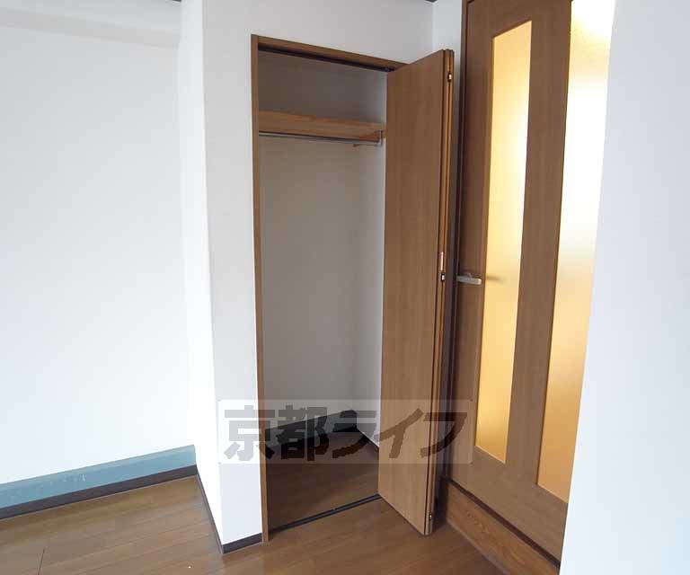 収納　長いコートもバッチリ掛けられます。