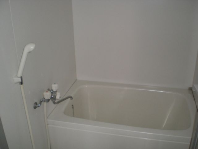 バス・シャワールーム　どっぷり浸かれば１日の疲れも吹き飛びます。