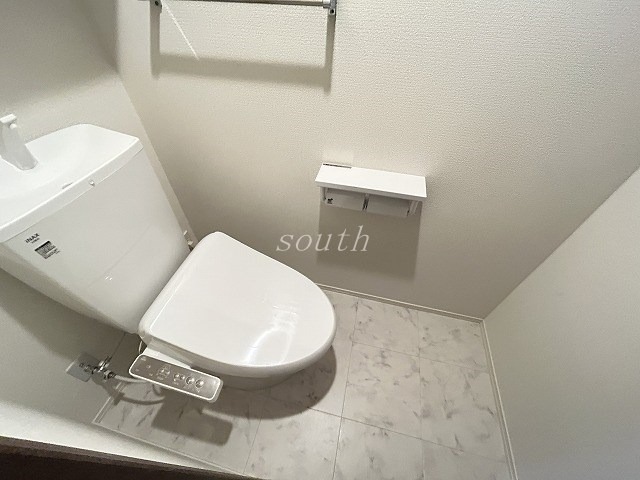 ルシェーナ西田辺のトイレ写真