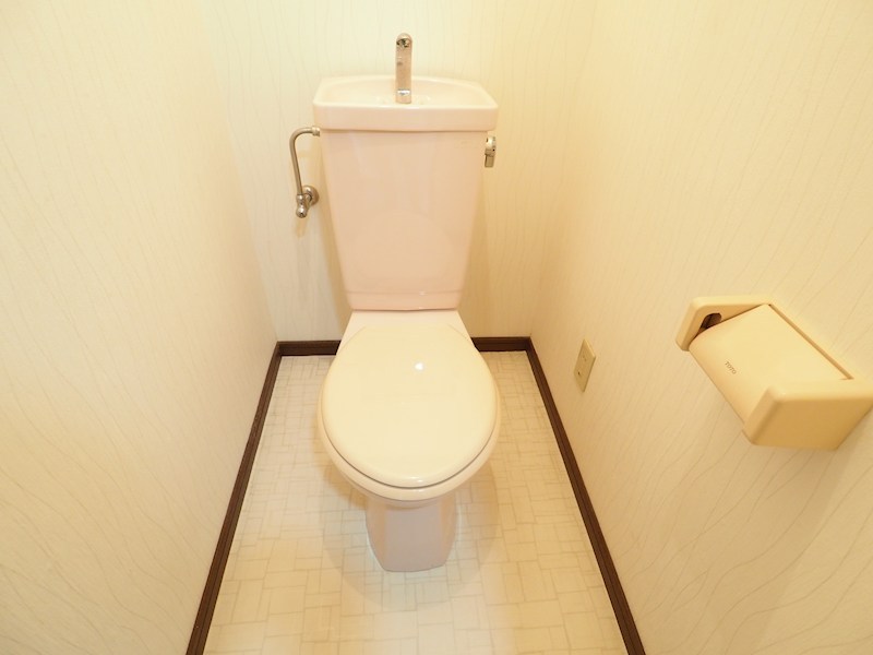 トイレ　バス・トイレ別です。