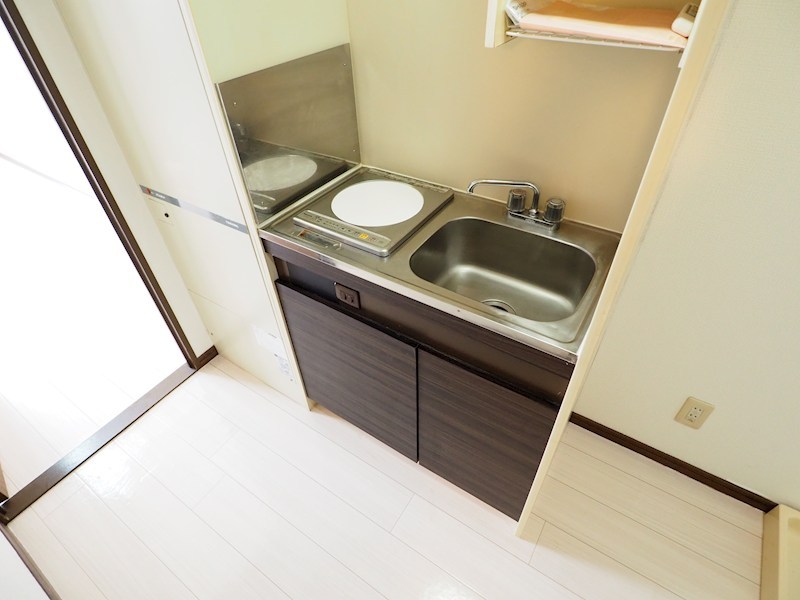 キッチン　システムキッチン。オール電化で安心です。