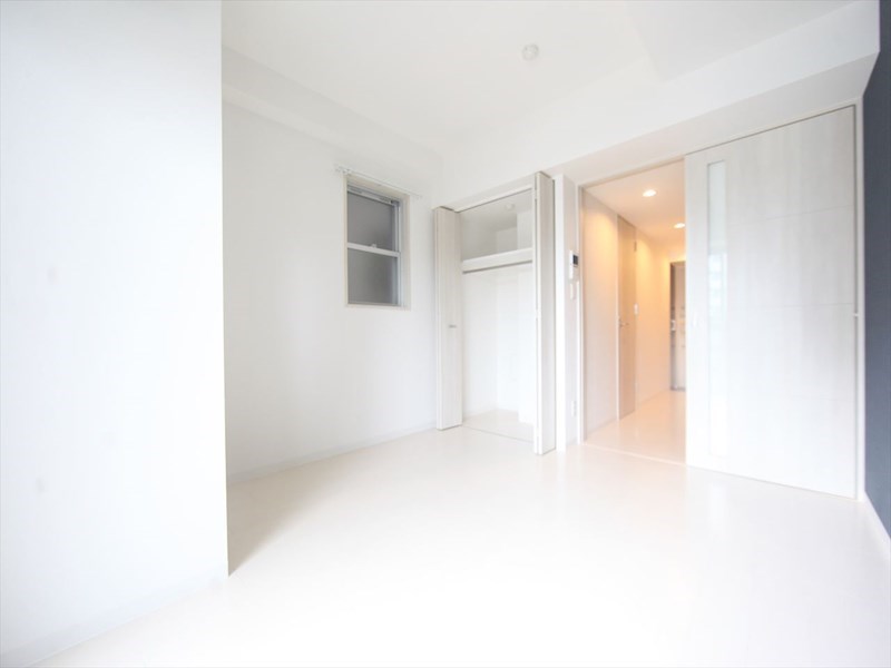 居室・リビング　洋室6.8帖　クローゼット付（収納充実してます）