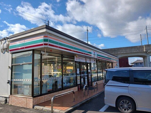 コンビニ　セブンイレブン（コンビニ）まで260m